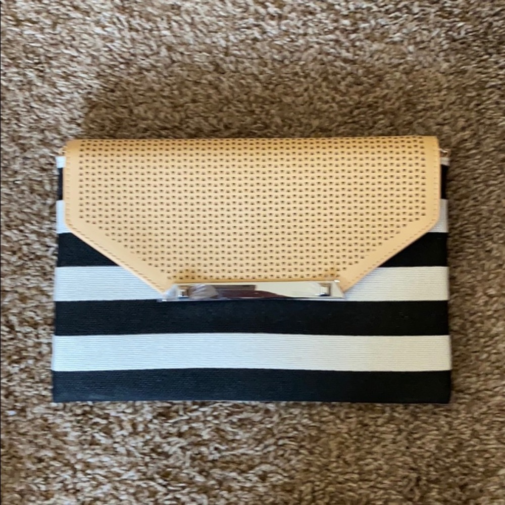 🌃 🌃 Stella & Dot City Slim clutch